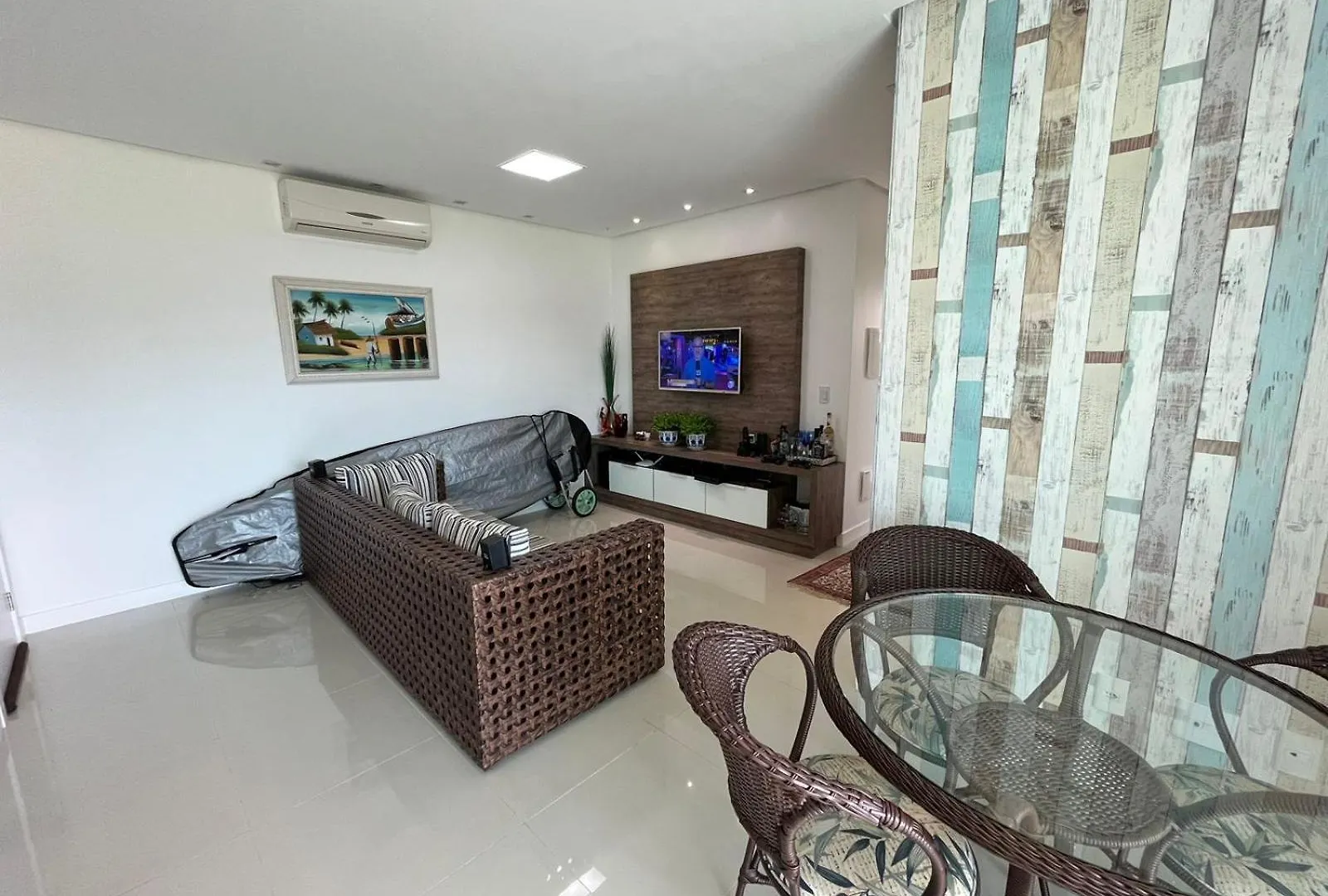 Cod 125 - Apartamento Amplo, A 100 Metros Do Mar Governador Celso Ramos