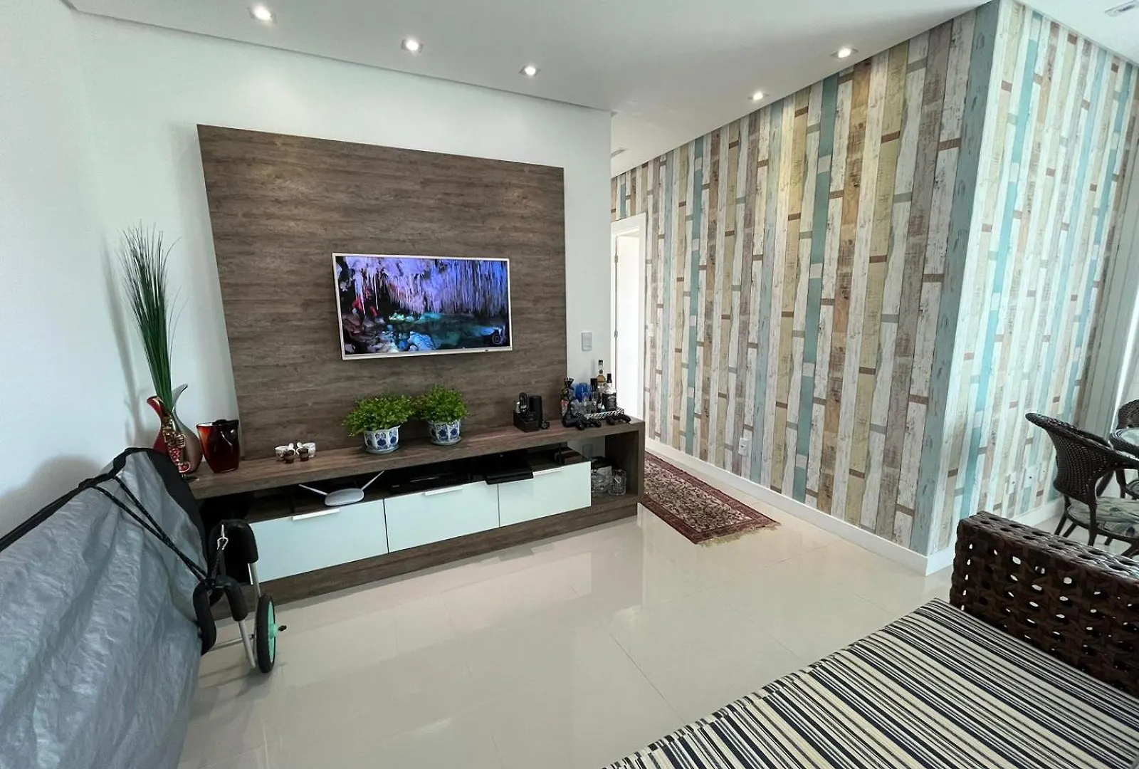 Cod 125 - Apartamento Amplo, A 100 Metros Do Mar Governador Celso Ramos