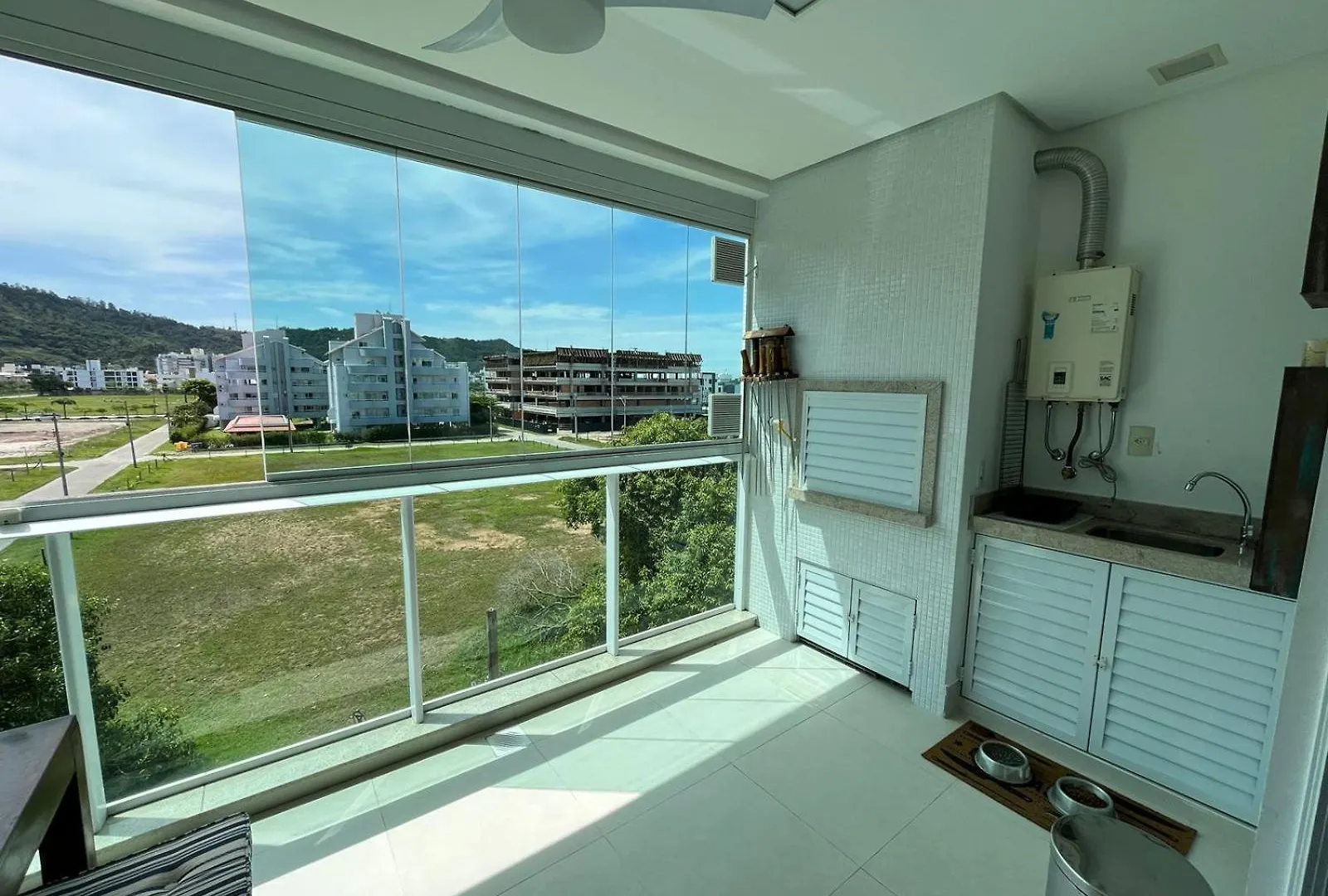 Cod 125 - Apartamento Amplo, A 100 Metros Do Mar Governador Celso Ramos